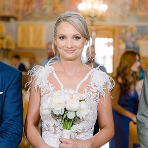 Όμορφος καλοκαιρινός γάμος στην Πάτρα με ρομαντικά λευκά λουλούδια | Ιωάννα & Διονύσης