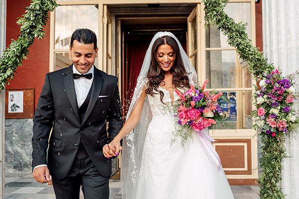 Όμορφος καλοκαιρινός γάμος στη Σπάρτη με φούξια λουλούδια | Εύη & Νίκος
