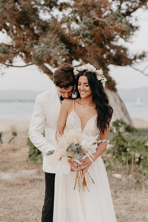 Ρουστίκ γαμήλια αθοδέσμη με ιβουαρ pampas grass
