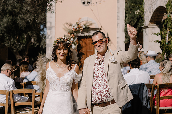 Όμορφος destination γάμος στην Κρήτη με pampas grass και ρουστίκ λεπτομέρειες │ Sian & Nik