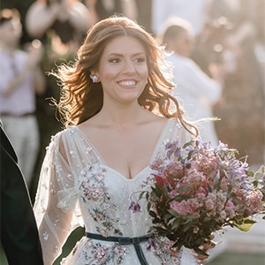 Παραμυθένιος καλοκαιρινός γάμος στην Αθήνα με πολύχρωμα άνθη | Ειρήνη & Γιώργος