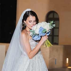 Πανέμορφος καλοκαιρινός γάμος στην Αθήνα με μπλε ορτανσίες | Ιωάννα & Σωτήρης
