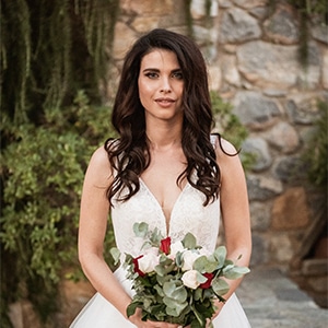 Ενας υπέροχος καλοκαιρινός γάμος στην Αθήνα με άσπρα τριαντάφυλλα │ Στέβη & Θάνος