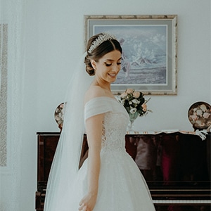 Μοντέρνος ανοιξιάτικος γάμος στη Λευκωσία με πολύχρωμο ανθοστολισμό │  Άντρια & Γιάννης