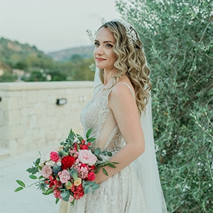 Ρομαντικός φθινοπωρινός γάμος στο Evgenios Hills με πολύχρωμα λουλούδια | Αμαλία & Παναγιώτης