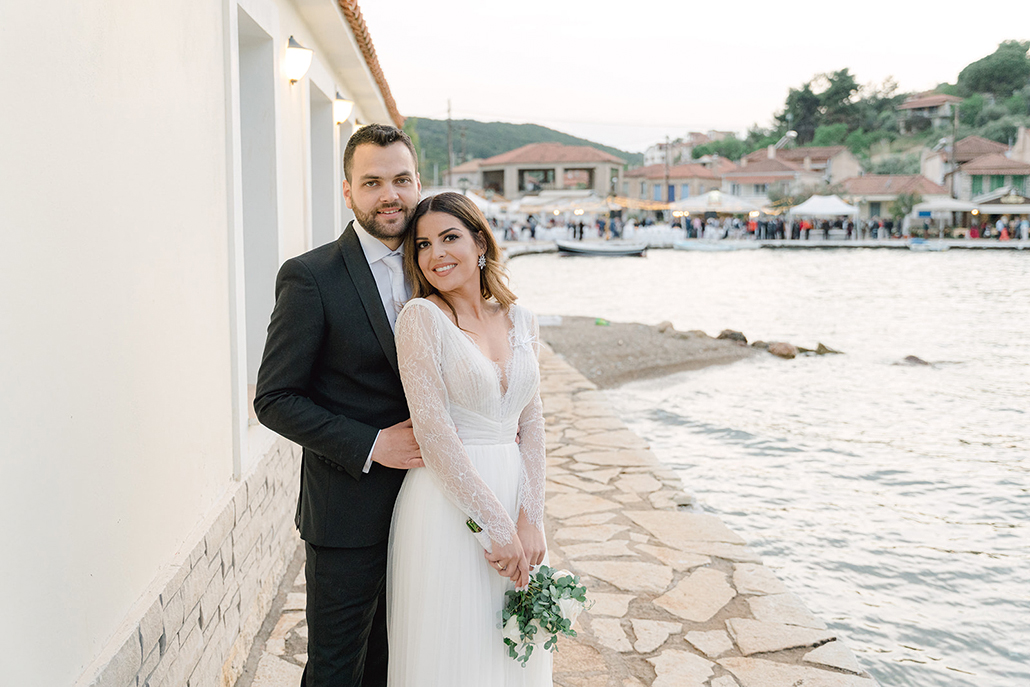 Ρομαντικός ανοιξιάτικος γάμος σε νησί με λευκά λουλούδια  │ Μαρία & Παναγιώτης