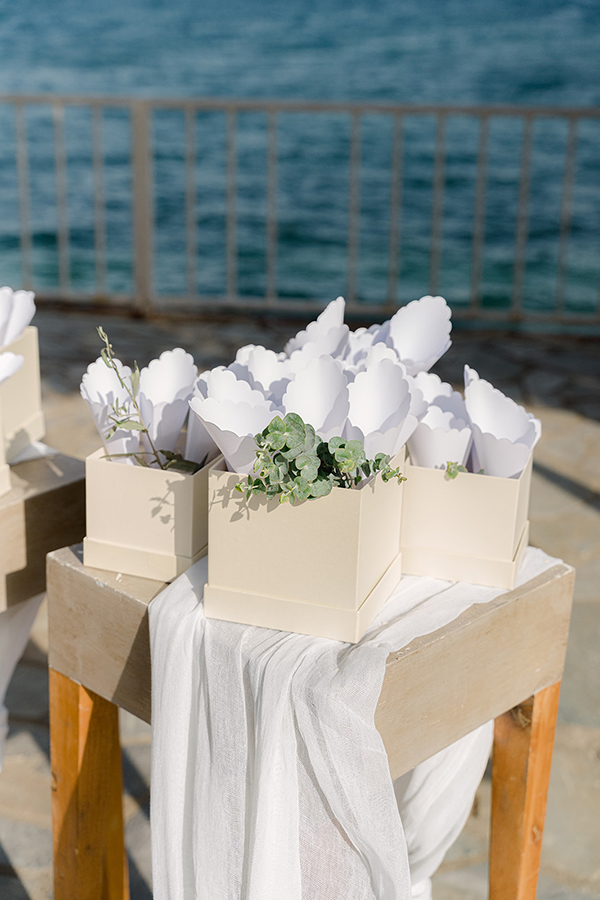 romantic-spring-wedding-island-white-flowers_15