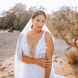 Ρομαντικός καλοκαιρινός γάμος στην Κρήτη με κλαδιά ελιάς και λευκά λουλούδια │ Άννα & Patricio