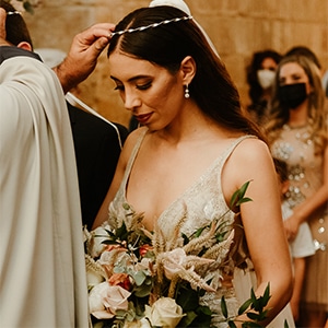 Ρομαντικός καλοκαιρινός γάμος στη Λευκωσία με γαλάζιες ορτανσίες και peach τριαντάφυλλα │ Ελίνα & Κυριάκος