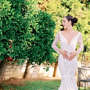 Καλοκαιρινός γάμος με λευκά τριαντάφυλλα και γυψοφύλλη | Τζωρτζίνα & Τάκης
