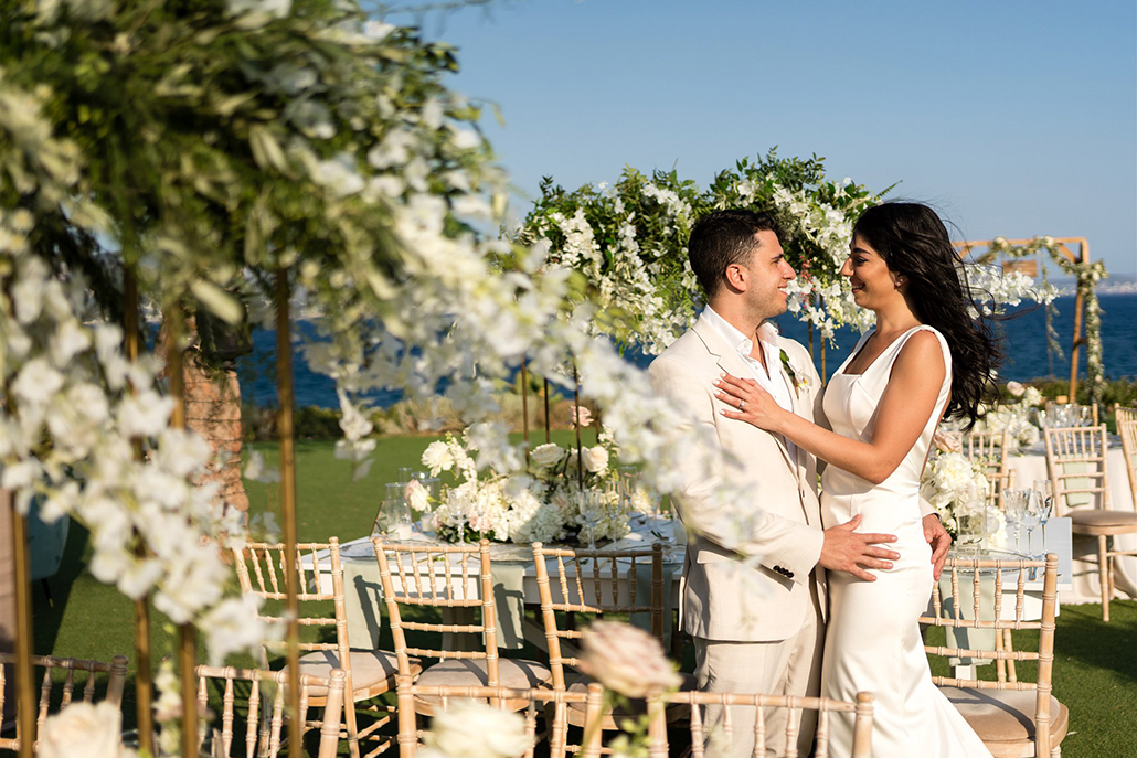 Υπέροχος ρομαντικός γάμος στην Αθήνα με elegant στοιχεία και πλούσιο ανθοστολισμό│Αλεξία & Christopher