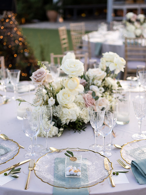 utterly-romantic-wedding-athens-elegant-details-lush-florals_34x