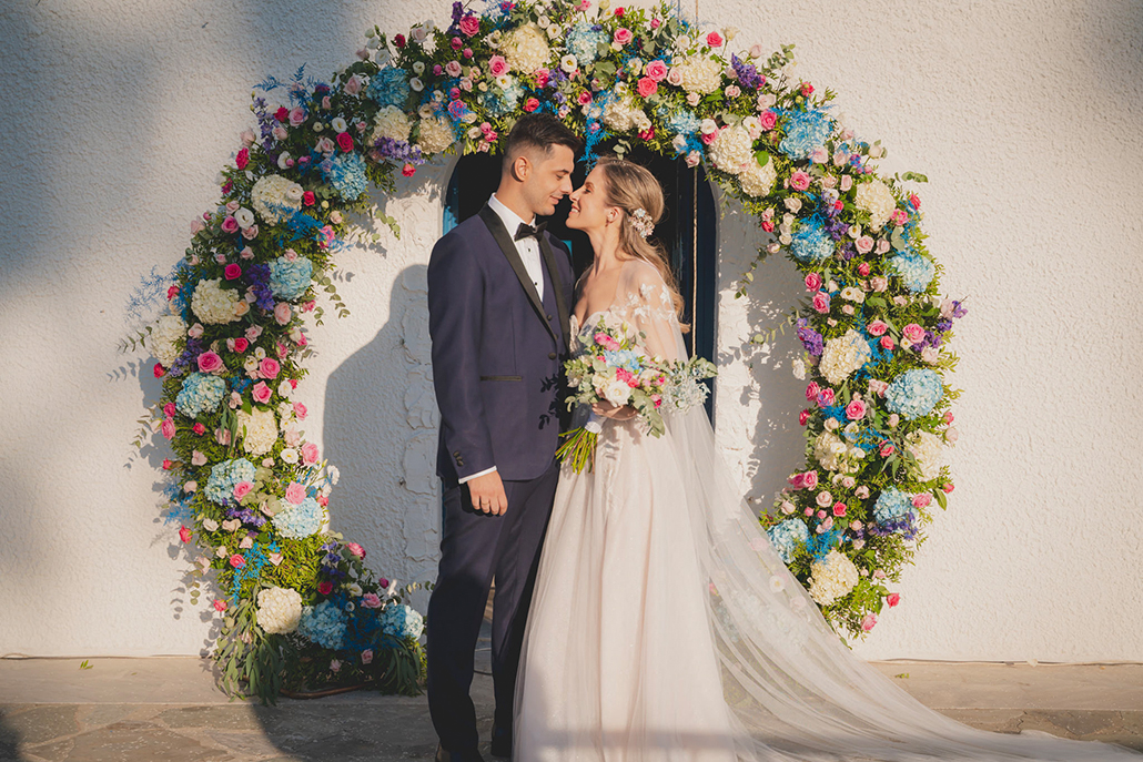 Μοντέρνος φθινοπωρινός γάμος στην Αθήνα με πολύχρωμα άνθη | Βανέσα & Θάνος