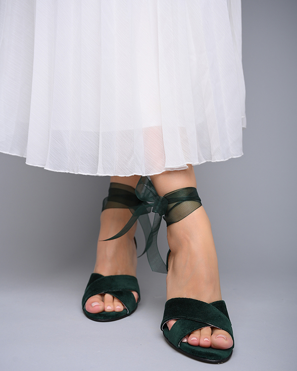 modern-velvet-bridal-shoes-pinky-promise_03
