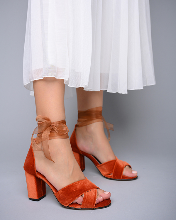 modern-velvet-bridal-shoes-pinky-promise_08