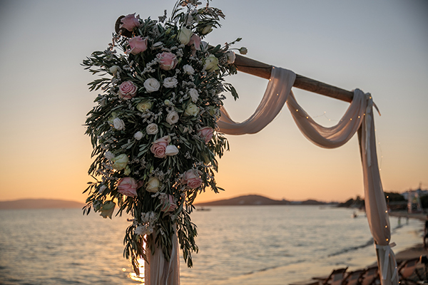 romantic-destination-wedding-naxos-pink-roses_09