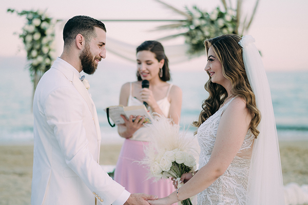 Ultra romantic καλοκαιρινός γάμος στην Καβάλα με λευκά τριαντάφυλλα | Δανάη & Gabriel