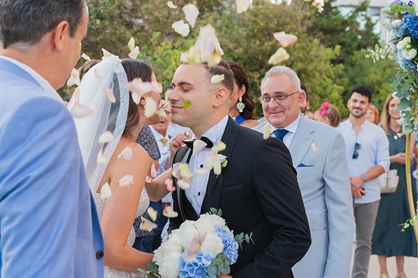 gorgeous-summer-wedding-athens-blue-hydrangeas_15