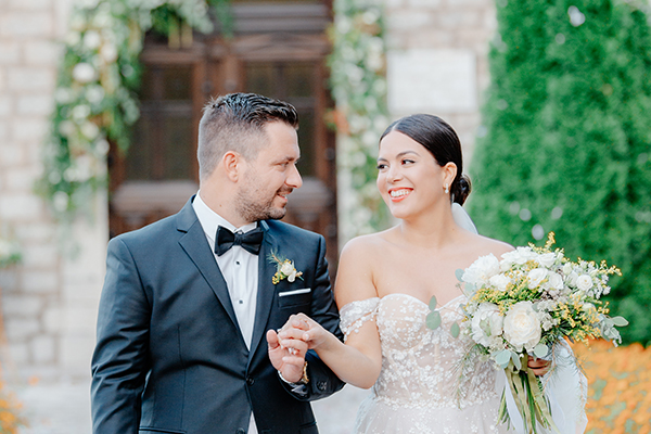 Ρομαντικός φθινοπωρινός γάμος στο Καρπενήσι με λευκό λυσίανθο | Ευαγγελία & Δημήτρης