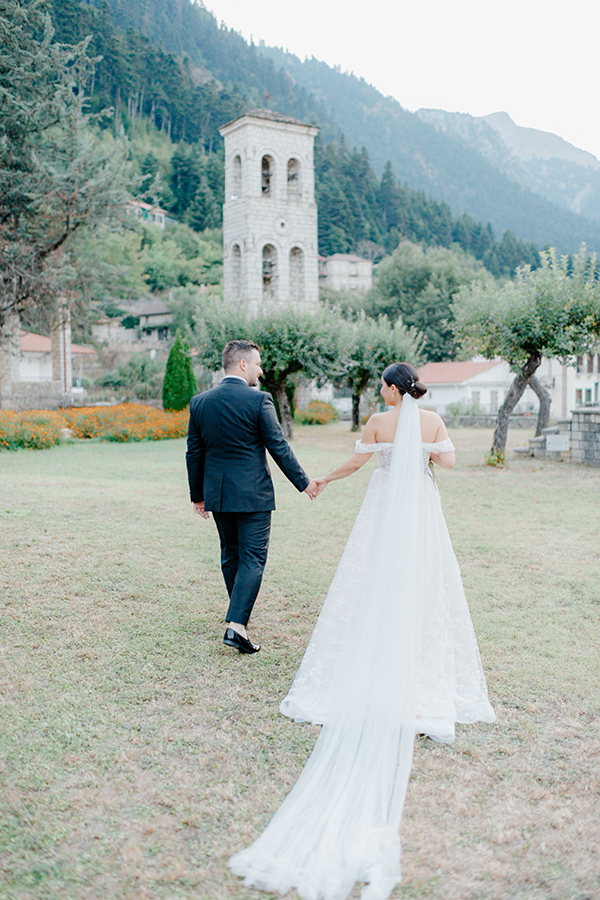 romantic-fall-wedding-karpenisi-white-lysianthus_06