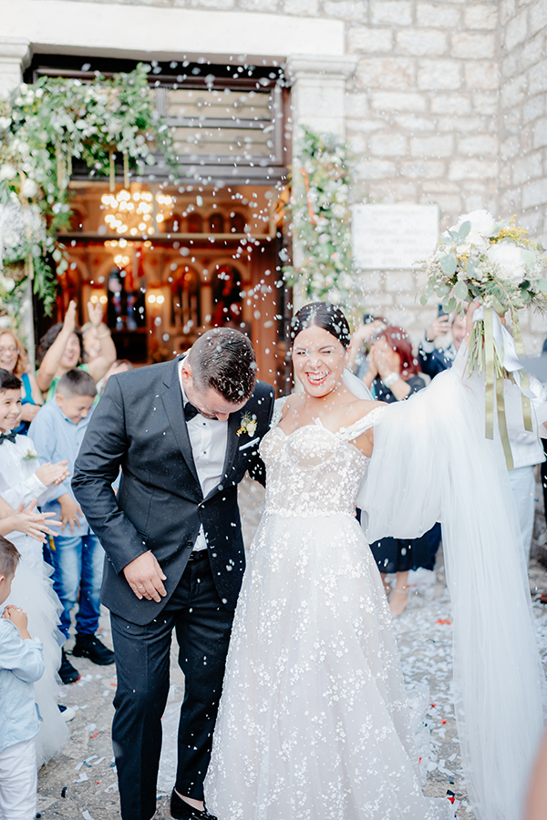 romantic-fall-wedding-karpenisi-white-lysianthus_16