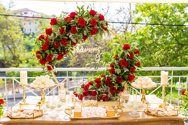 romantic-spring-wedding-red-roses_08