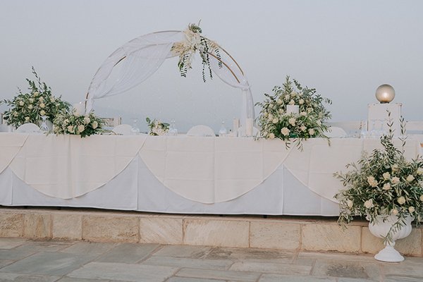 all-white-summer-wedding-volos-roses_25