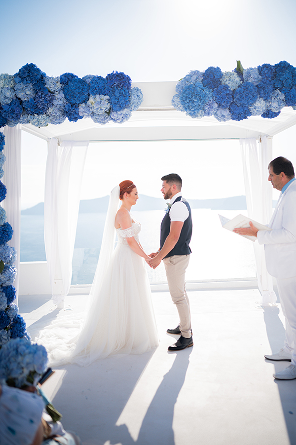 destination-wedding-santorini-blue-hudrangeas_16