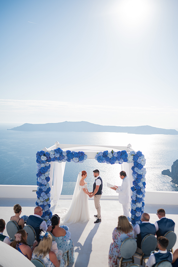 destination-wedding-santorini-blue-hudrangeas_18
