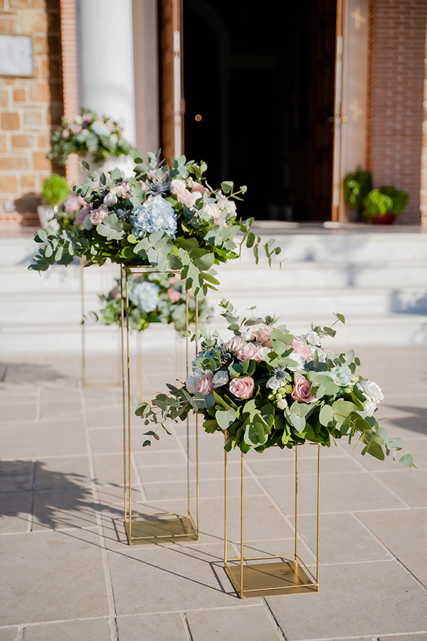 minimal-chic-fall-wedding-athens-pink-roses_12