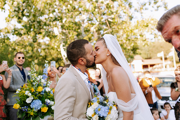 Ρομαντικός καλοκαιρινός γάμος στη Θεσσαλονίκη με κίτρινα λουλούδια | Μάγδα & Νίκος