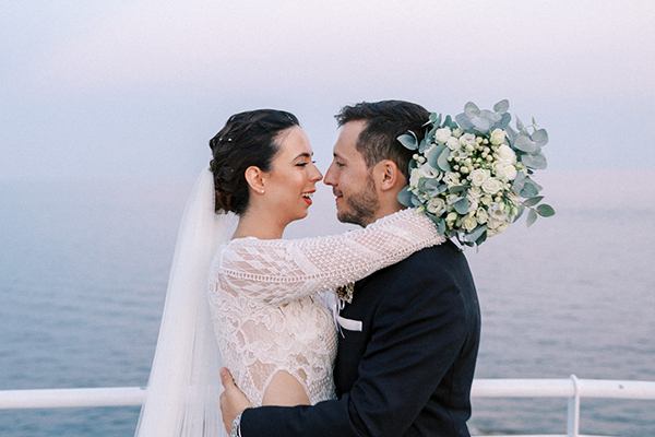 Καλοκαιρινός γάμος στο Πόρτο Χέλι με elegant λεπτομέρειες | Vivian & John