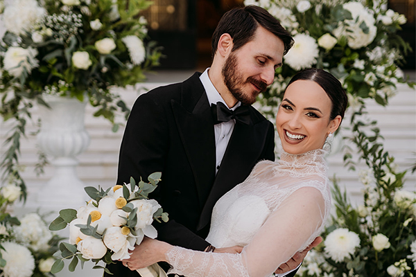 Όμορφος ανοιξιάτικος γάμος με λευκά λουλούδια | Νόρα & Χρήστος