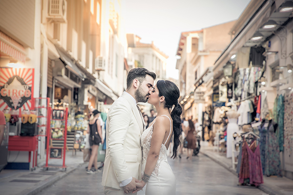Όμορφος καλοκαιρινός γάμος στην Αθήνα με λευκά λουλούδια │ Χρύσα & Γιώργος