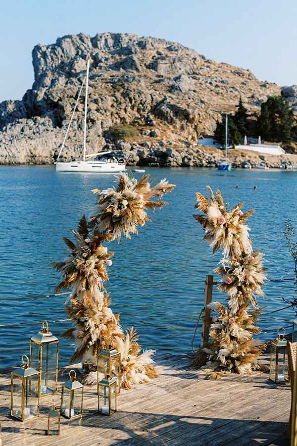 boho-ideas-decoration-wedding-aetherial-pampas-grass-pastel-roses_12