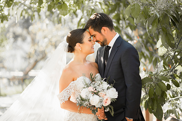 Charming ανοιξιάτικος γάμος στην Κρήτη με ρομαντικές λεπτομέρειες | Britt & Carlos