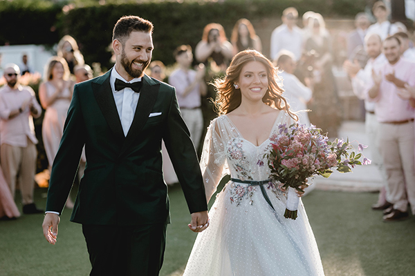 Παραμυθένιος καλοκαιρινός γάμος στην Αθήνα με πολύχρωμα άνθη | Ειρήνη & Γιώργος