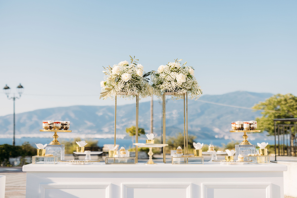 minimal-chic-destination-wedding-volos-white-roses_14x