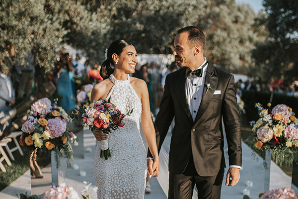 Modern καλοκαιρινός γάμος στην Αθήνα με πολύχρωμα λουλούδια | Κατερίνα & Άμπετ