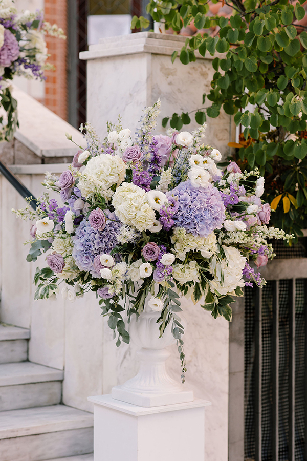 modern-summer-wedding-thessaloniki-white-purple-blooms_08