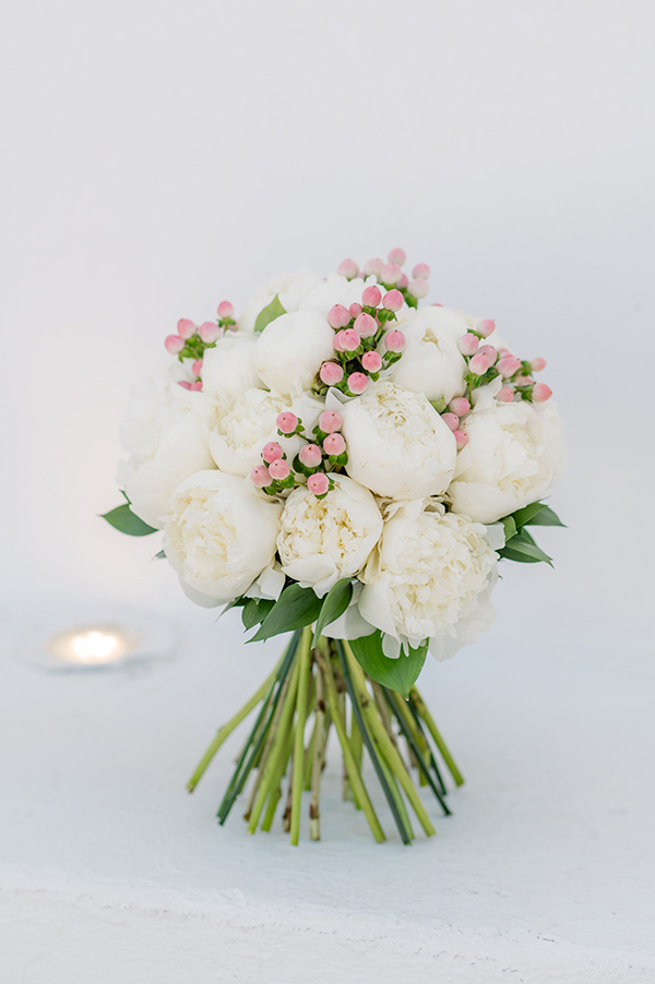 romantic-chic-wedding-athenian-riviera-lush-floral-arrangments_11