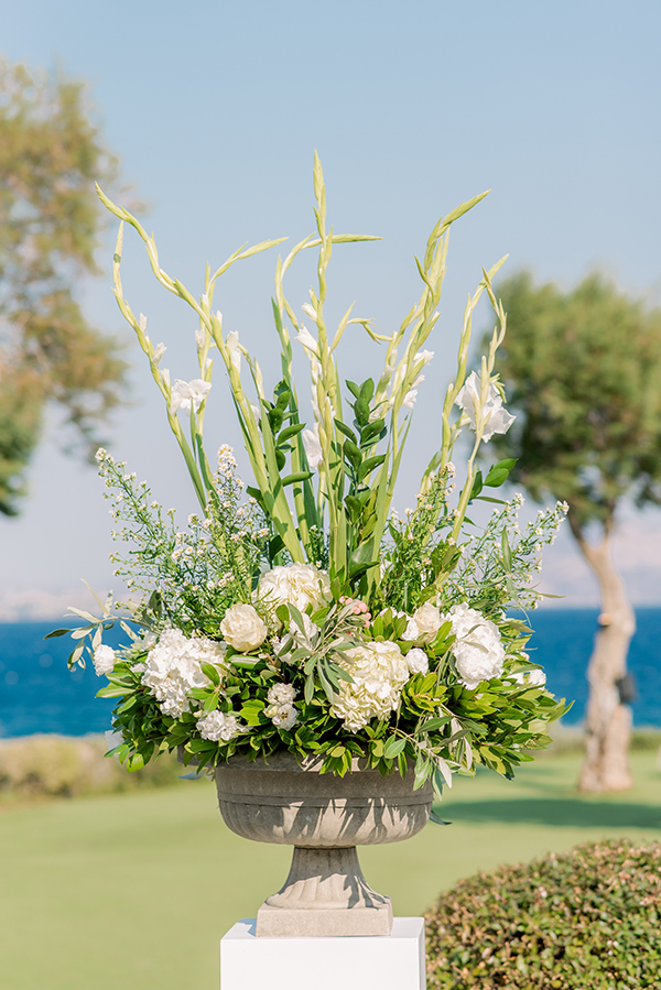 romantic-chic-wedding-athenian-riviera-lush-floral-arrangments_12