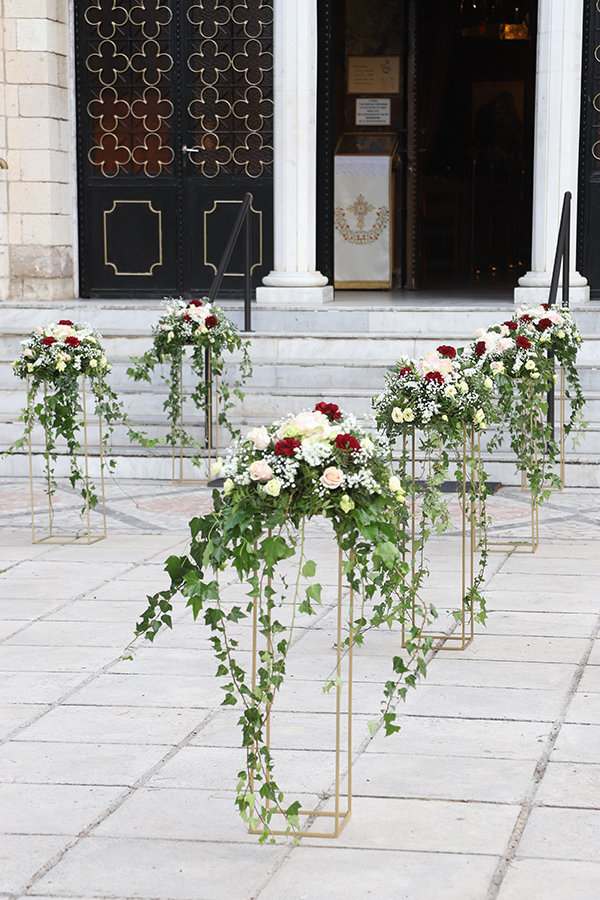 romantic-decoration-ideas-church-entrance-red-carnations_04x