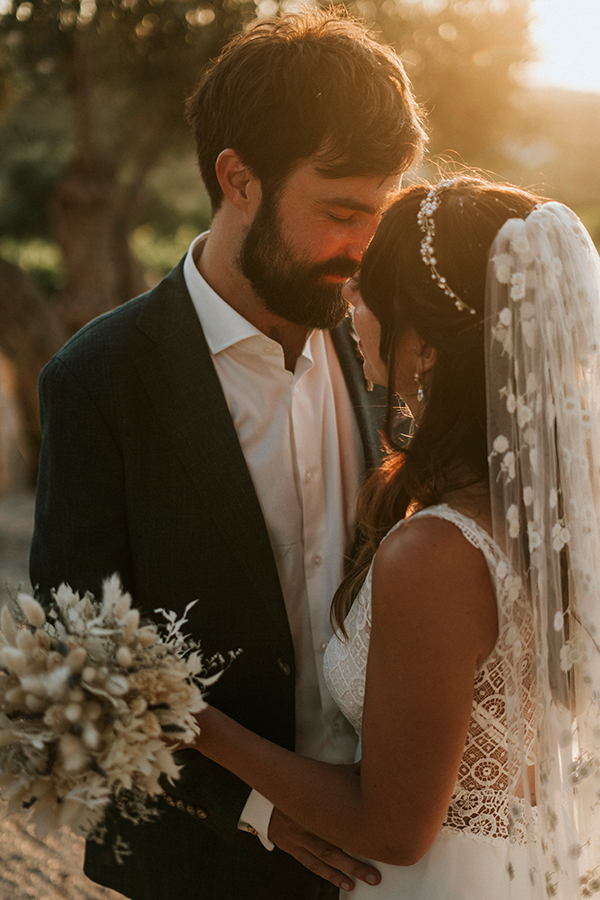 romantic-destination-wedding-crete-dried-flowers_29