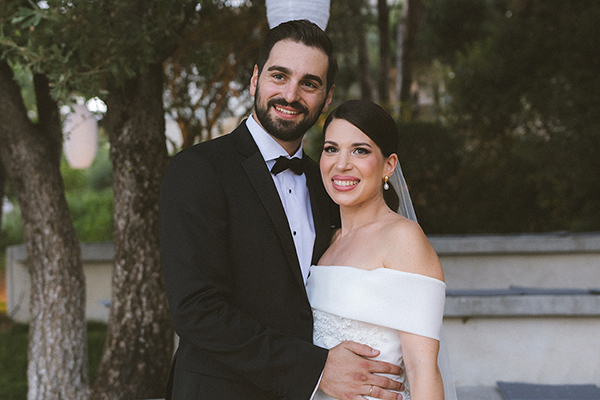 Ρομαντικός καλοκαιρινός γάμος στο Άλσος Νυμφών με λευκά άνθη | Ιωάννα & Τάκης