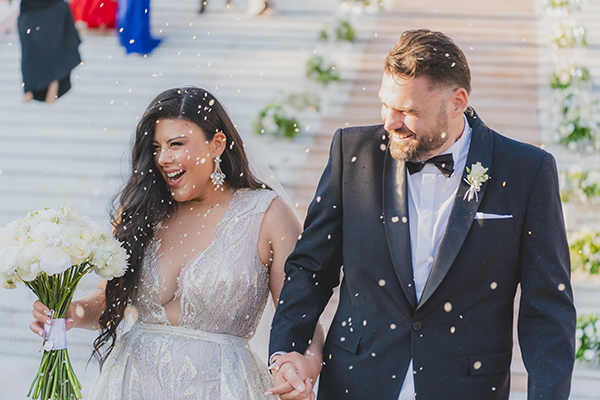 Destination καλοκαιρινός γάμος στην Αθήνα με λευκά λουλούδια | Natalie & Christos