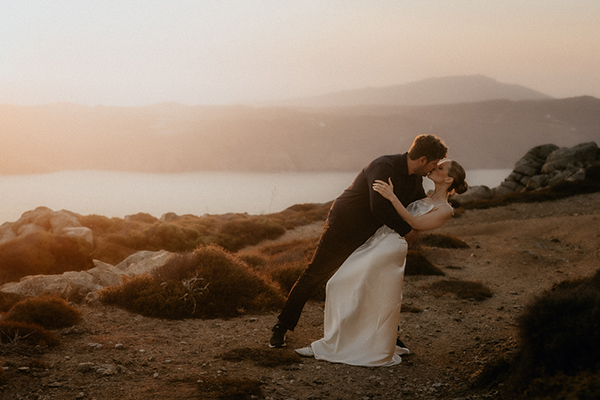 Destination καλοκαιρινός γάμος στη Μύκονο με τρυφερά στιγμιότυπα | Britt & Michael