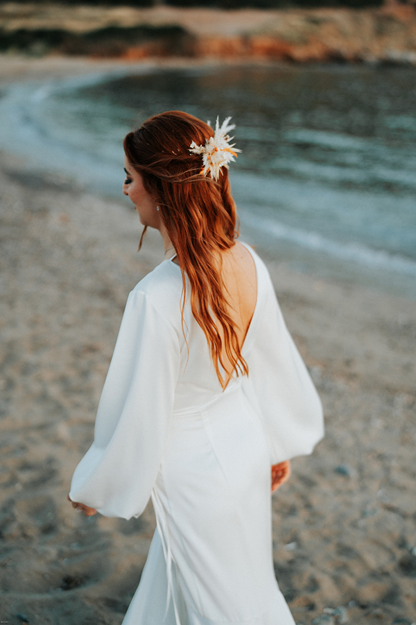 spring-wedding-on-the-beach-anavyssos-bohemian-flair_15