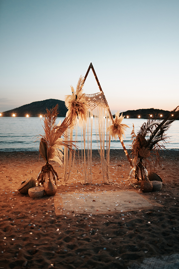 spring-wedding-on-the-beach-anavyssos-bohemian-flair_18