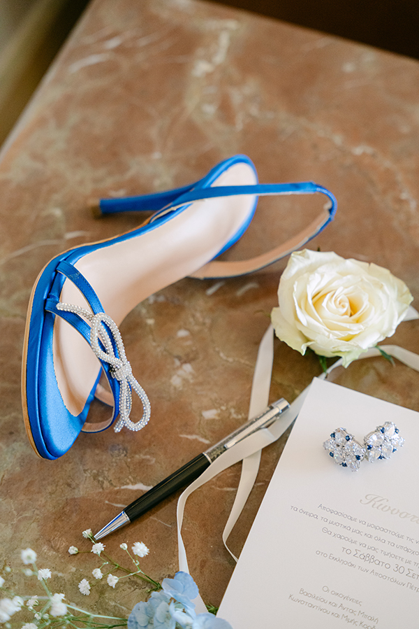 autum-wedding-ktima-kleopatra-white-light-blue-flowers_05